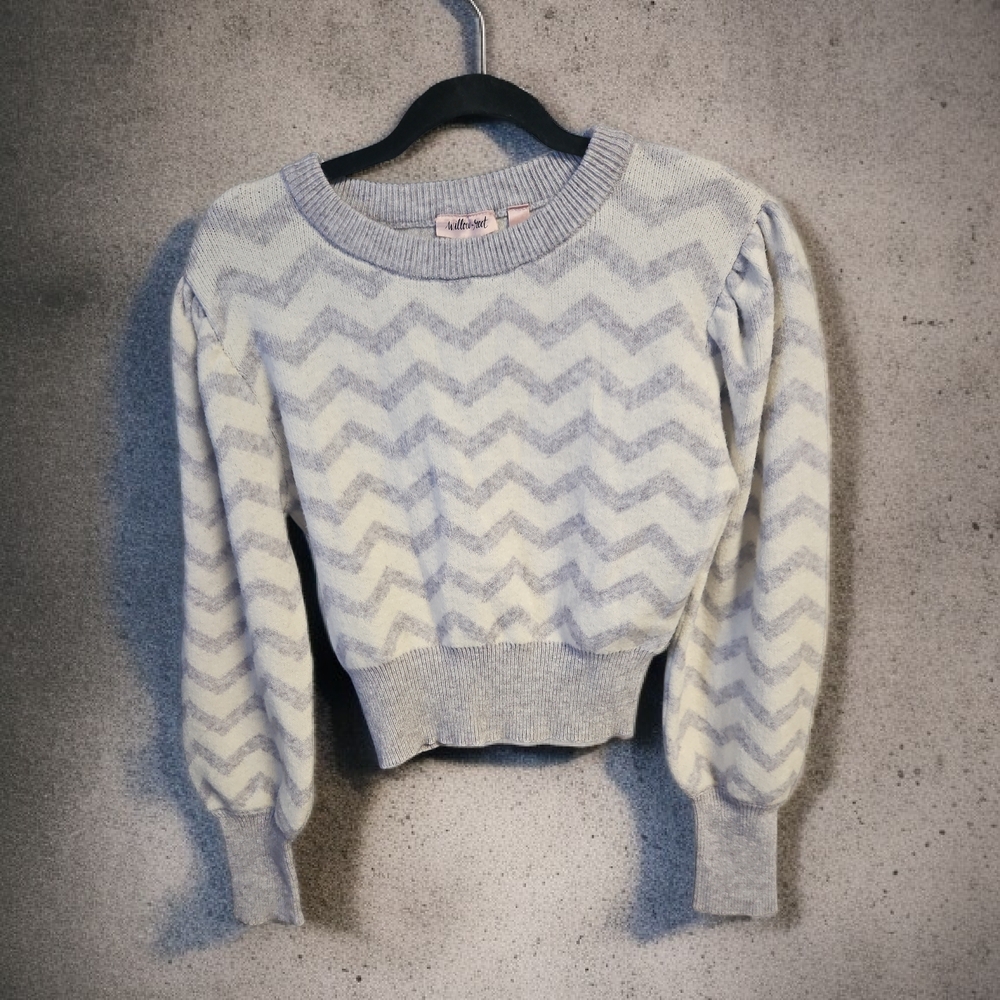 Chevron Patterned Gray and Cream Sweater